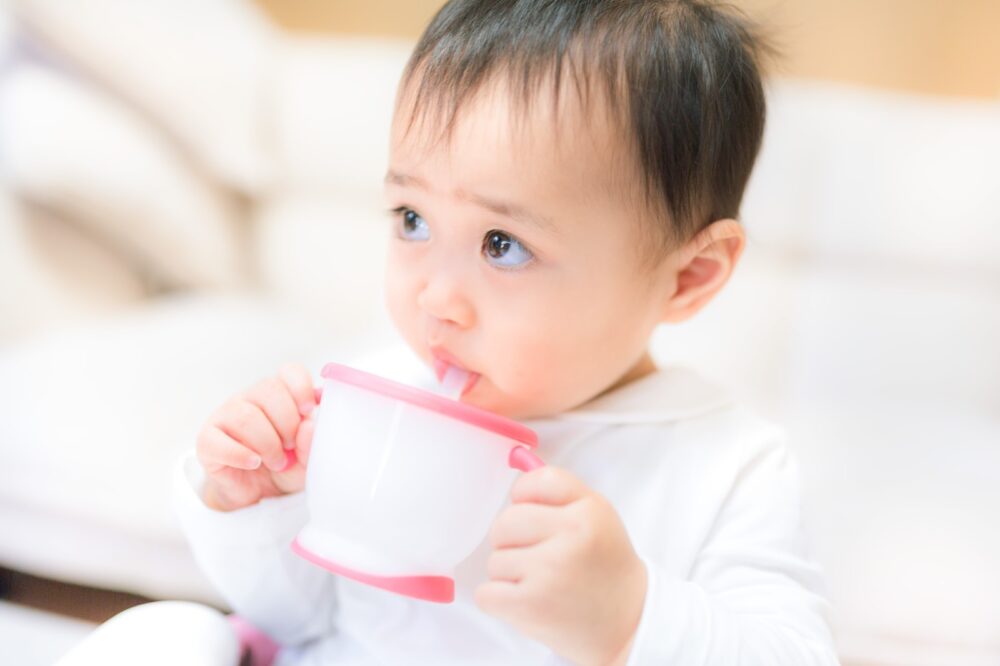 コップ飲み練習におすすめの方法 こぼれないコップ飲み練習法 生活悩み系情報局